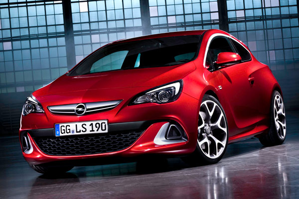 Opel Astra OPC przodem