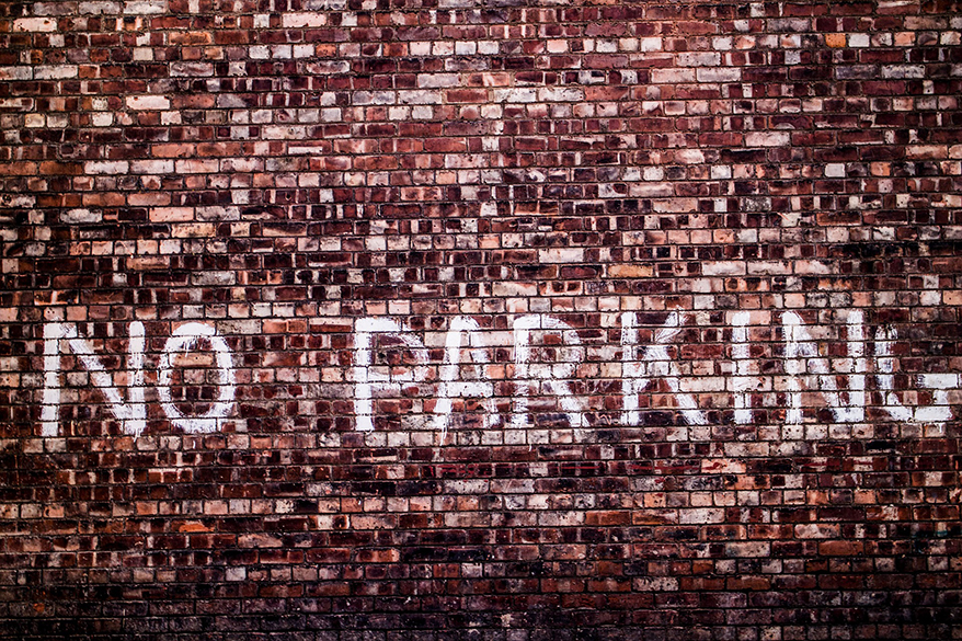 Co zrobić, gdy źle zaparkowane auto blokuje całą okolicę