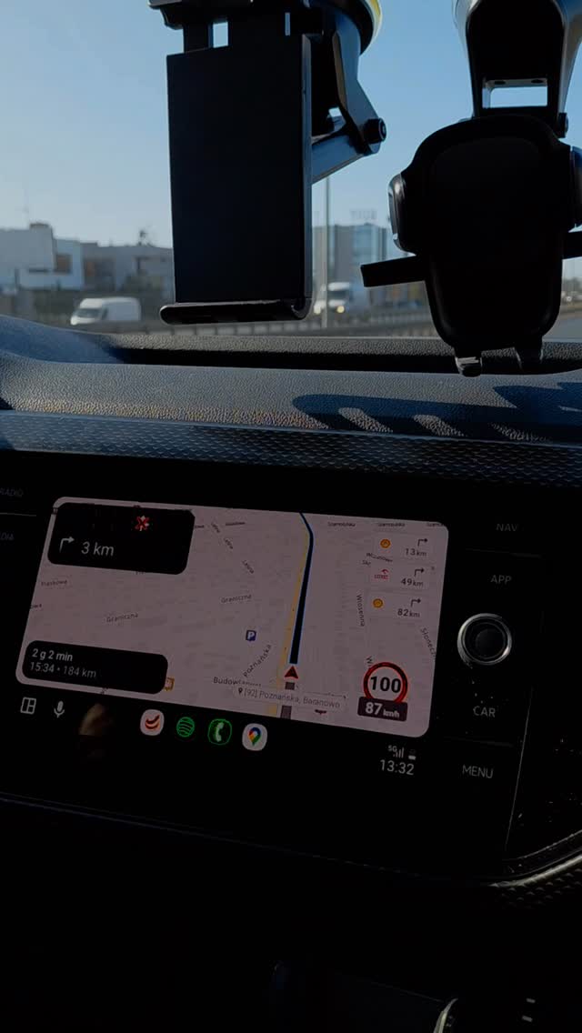 Nowość w NaviExpert na Android Auto ⚡

Stacje benzynowe pojawiają się bezpośrednio na Waszej trasie.
Klikasz ikonę → stacja automatycznie dodaje się do nawigacji.

Od razu widzicie sieć stacji, odległość i stronę drogi, więc łatwo zdecydować, gdzie się zatrzymać.

Szybkie tankowanie bez szukania, bez zjeżdżania z trasy i bez stresu.

Funkcja dostępna od wersji 16.5 NaviExpert 🚗⛽ #naviexpert #naviexpert_podroze #nowoscwNaviexpert