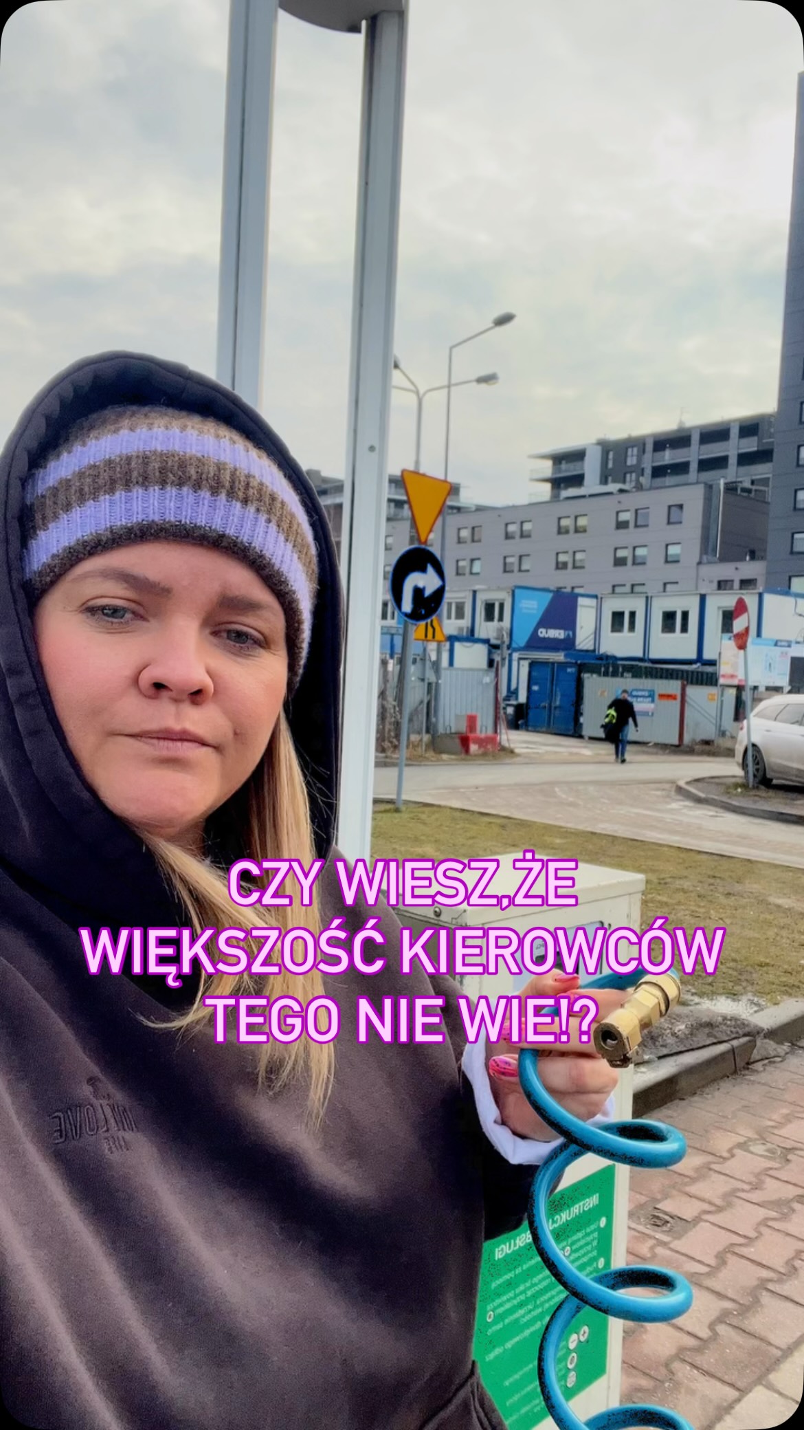 Nie wiesz gdzie sprawdzić, jakie ciśnienie powinny mieć Twoje opony? Zobacz rolkę i zapisz na później #analogicznie #naviexpert #naviexperttipy